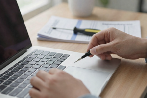 Как починить сломанную клавишу на ноутбуке: советы по устранению неисправностей