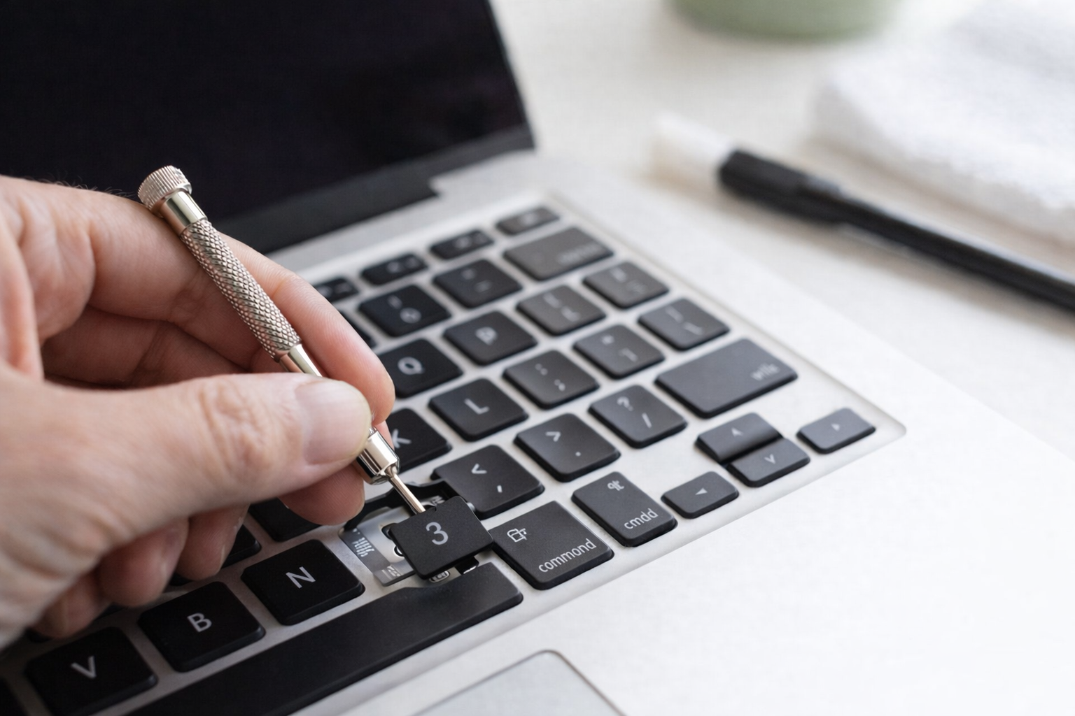 Простая инструкция по снятию клавиш с ноутбука